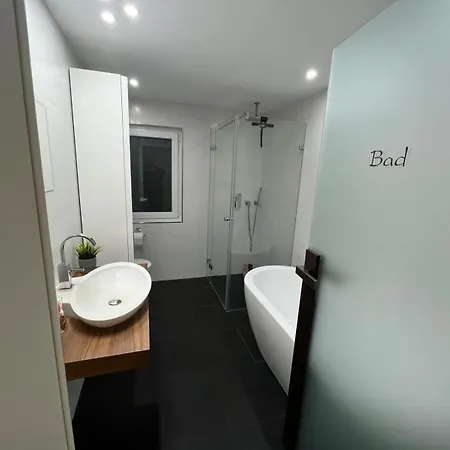 Flexstay 8 בית אירוח *